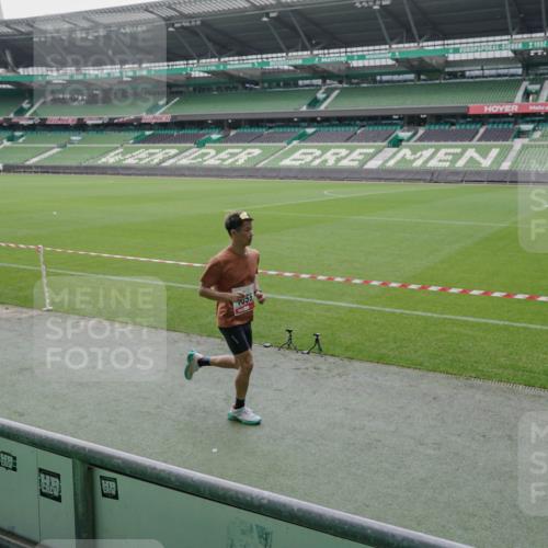 05.10.2025 - 20. swb-Marathon Bremen Michael Burmester http://msf.ph/oto/9271853 05.10.2025 12:45:08 Laufen im Stadion 109, 539, 642, 657, 819, 1055, 1146, 1631, 1790, 1883, 2013, 2188, 2666, 2719, 3150, 3197, 3218, 3219, 3251, 3327, 3342, 3982, 4358, 4571, 6150, 6302, 6633, 6996, 8169, 8351, 8382, 8747, 8828, 9130, 329, 506, 917, 2092, 4422, 7099, 7373, 7525 meine-sportfotos.de