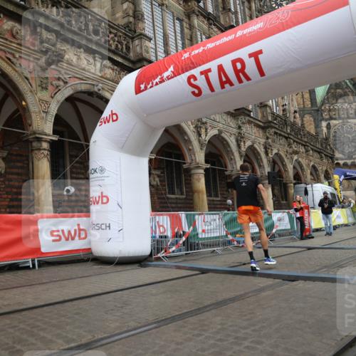 05.10.2025 - 20. swb-Marathon Bremen Yannick Fuchs http://msf.ph/oto/9271867 05.10.2025 12:17:41 Ziel 1124 meine-sportfotos.de