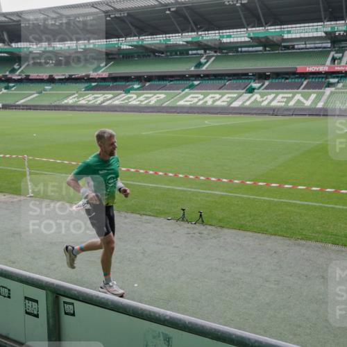 05.10.2025 - 20. swb-Marathon Bremen Michael Burmester http://msf.ph/oto/9271868 05.10.2025 12:45:16 Laufen im Stadion 109, 642, 657, 819, 1055, 1146, 1631, 1790, 1883, 2013, 2188, 2666, 2719, 3197, 3218, 3219, 3251, 3327, 3342, 4358, 4571, 4786, 6150, 6302, 6633, 6996, 7440, 8169, 8351, 8382, 8747, 8828, 9130, 506, 539, 657, 917, 3150, 3219, 3982, 7099, 7525 meine-sportfotos.de