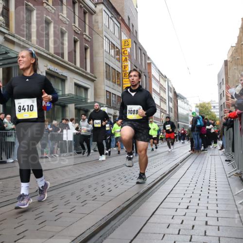 05.10.2025 - 20. swb-Marathon Bremen Strokosch-Dieckow http://msf.ph/oto/9271877 05.10.2025 11:09:34 Ziel 9001, 9288, 9410, 9470, 9476, 9538, 9554, 9561, 9685, 9731, 9732, 9760, 9887, 9972, 10316, 10383, 10412, 10435, 10448, 10515, 10659, 10672, 10827, 10860, 10881, 10885, 10886, 10969, 11206, 11219, 11381, 11401, 11405, 11486, 11634, 11654, 11655, 11748, 9001, 9288, 9410, 9470, 9476, 9538, 9554, 9561, 9685, 9731, 9732, 9760, 9887, 9972, 10316, 10383, 10412, 10435, 10448, 10515, 10659, 10672, 10827, 10860, 10881, 10885, 10886, 10969, 11206, 11219, 11381, 11401, 11405 meine-sportfotos.de