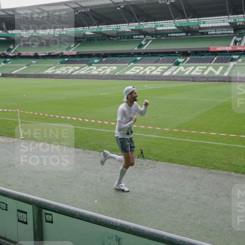 05.10.2025 - 20. swb-Marathon Bremen Michael Burmester http://msf.ph/oto/9271881 05.10.2025 12:45:18 Laufen im Stadion 109, 642, 819, 1055, 1146, 1631, 1790, 1883, 2013, 2188, 2666, 2719, 3197, 3218, 3251, 3327, 3342, 4358, 4571, 4786, 6150, 6302, 6633, 6996, 7440, 8169, 8351, 8747, 8828, 9130, 506, 539, 642, 657, 917, 3150, 3219, 3982, 7099, 7525, 8382 meine-sportfotos.de