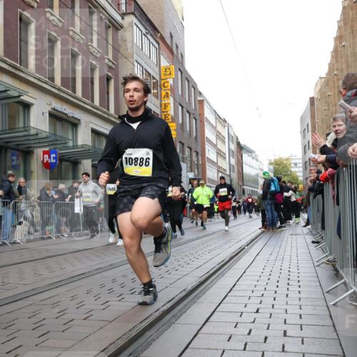 05.10.2025 - 20. swb-Marathon Bremen Strokosch-Dieckow http://msf.ph/oto/9271886 05.10.2025 11:09:35 Ziel 9001, 9288, 9410, 9470, 9476, 9538, 9554, 9561, 9685, 9760, 9887, 9972, 10316, 10383, 10412, 10435, 10448, 10515, 10596, 10659, 10672, 10827, 10860, 10881, 10885, 10886, 10969, 11206, 11219, 11381, 11401, 11405, 11486, 11536, 11634, 11654, 11655, 11748, 9001, 9288, 9410, 9470, 9476, 9538, 9554, 9561, 9685, 9760, 9887, 9972, 10316, 10383, 10412, 10435, 10448, 10515, 10596, 10659, 10672, 10827, 10860, 10881, 10885, 10886, 10969, 11206, 11219, 11381, 11401, 11405 meine-sportfotos.de