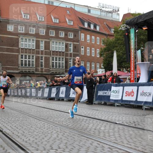 05.10.2025 - 20. swb-Marathon Bremen Yannick Fuchs http://msf.ph/oto/9271894 05.10.2025 12:17:52 Ziel 1739 meine-sportfotos.de