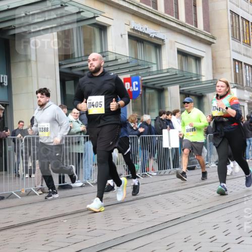 05.10.2025 - 20. swb-Marathon Bremen Strokosch-Dieckow http://msf.ph/oto/9271914 05.10.2025 11:09:36 Ziel 7799, 9001, 9288, 9410, 9470, 9476, 9538, 9554, 9561, 9685, 9760, 9972, 10383, 10412, 10435, 10448, 10515, 10596, 10659, 10827, 10860, 10885, 10886, 10969, 11206, 11219, 11381, 11401, 11405, 11486, 11536, 11634, 11654, 11655, 11748, 7799, 9001, 9288, 9410, 9470, 9476, 9538, 9554, 9561, 9685, 9760, 9972, 10383, 10412, 10435, 10448, 10515, 10596, 10659, 10827, 10860, 10885, 10886, 10969, 11206, 11219, 11381, 11401, 11405 meine-sportfotos.de