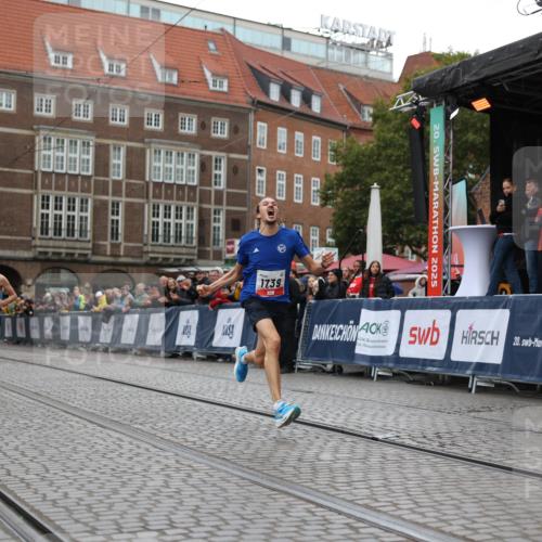 05.10.2025 - 20. swb-Marathon Bremen Yannick Fuchs http://msf.ph/oto/9271915 05.10.2025 12:17:52 Ziel 1739 meine-sportfotos.de