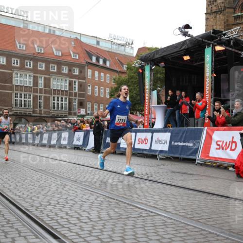 05.10.2025 - 20. swb-Marathon Bremen Yannick Fuchs http://msf.ph/oto/9271935 05.10.2025 12:17:52 Ziel 1739 meine-sportfotos.de