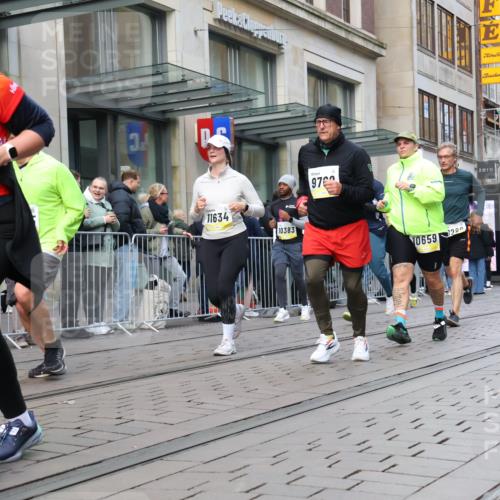 05.10.2025 - 20. swb-Marathon Bremen Strokosch-Dieckow http://msf.ph/oto/9271969 05.10.2025 11:09:38 Ziel 7799, 9288, 9410, 9470, 9476, 9554, 9561, 9685, 9760, 9972, 10383, 10412, 10435, 10448, 10515, 10563, 10596, 10659, 10827, 10860, 10885, 10969, 11206, 11219, 11381, 11401, 11405, 11486, 11536, 11634, 11748, 7799, 9288, 9410, 9470, 9476, 9554, 9561, 9685, 9760, 9972, 10383, 10412, 10435, 10448, 10515, 10563, 10596, 10659, 10827, 10860, 10885, 10969, 11206, 11219, 11381, 11401, 11405 meine-sportfotos.de