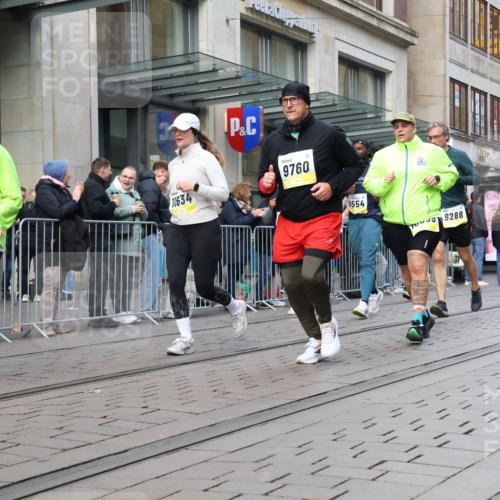 05.10.2025 - 20. swb-Marathon Bremen Strokosch-Dieckow http://msf.ph/oto/9271984 05.10.2025 11:09:38 Ziel 7799, 9288, 9410, 9470, 9476, 9554, 9561, 9685, 9760, 9972, 10383, 10412, 10435, 10448, 10515, 10563, 10596, 10659, 10827, 10860, 10885, 10969, 11206, 11219, 11381, 11401, 11405, 11486, 11536, 11634, 11748, 7799, 9288, 9410, 9470, 9476, 9554, 9561, 9685, 9760, 9972, 10383, 10412, 10435, 10448, 10515, 10563, 10596, 10659, 10827, 10860, 10885, 10969, 11206, 11219, 11381, 11401, 11405 meine-sportfotos.de