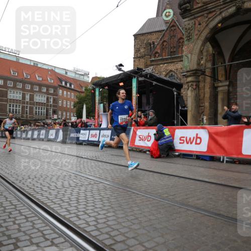 05.10.2025 - 20. swb-Marathon Bremen Yannick Fuchs http://msf.ph/oto/9271988 05.10.2025 12:17:53 Ziel 404, 1739 meine-sportfotos.de