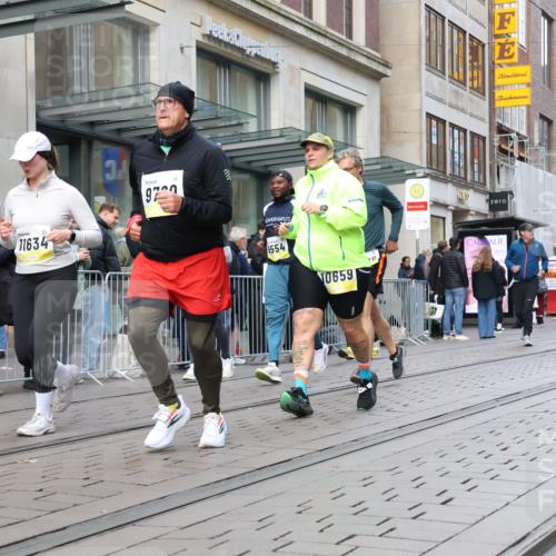 05.10.2025 - 20. swb-Marathon Bremen Strokosch-Dieckow http://msf.ph/oto/9271994 05.10.2025 11:09:38 Ziel 7799, 9288, 9410, 9470, 9476, 9554, 9561, 9685, 9760, 9972, 10383, 10412, 10435, 10448, 10515, 10563, 10596, 10659, 10827, 10860, 10885, 10969, 11206, 11219, 11381, 11401, 11405, 11486, 11536, 11634, 11748, 7799, 9288, 9410, 9470, 9476, 9554, 9561, 9685, 9760, 9972, 10383, 10412, 10435, 10448, 10515, 10563, 10596, 10659, 10827, 10860, 10885, 10969, 11206, 11219, 11381, 11401, 11405 meine-sportfotos.de