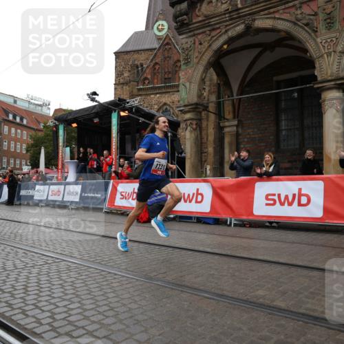 05.10.2025 - 20. swb-Marathon Bremen Yannick Fuchs http://msf.ph/oto/9272003 05.10.2025 12:17:53 Ziel 404, 1739 meine-sportfotos.de