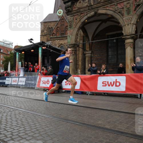 05.10.2025 - 20. swb-Marathon Bremen Yannick Fuchs http://msf.ph/oto/9272015 05.10.2025 12:17:53 Ziel 404, 1739 meine-sportfotos.de