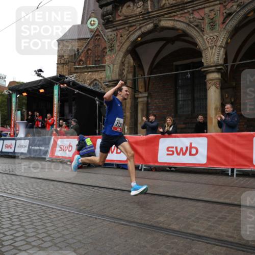05.10.2025 - 20. swb-Marathon Bremen Yannick Fuchs http://msf.ph/oto/9272021 05.10.2025 12:17:53 Ziel 404, 1739 meine-sportfotos.de