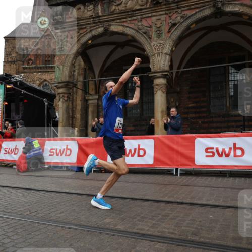 05.10.2025 - 20. swb-Marathon Bremen Yannick Fuchs http://msf.ph/oto/9272033 05.10.2025 12:17:53 Ziel 404, 1739 meine-sportfotos.de