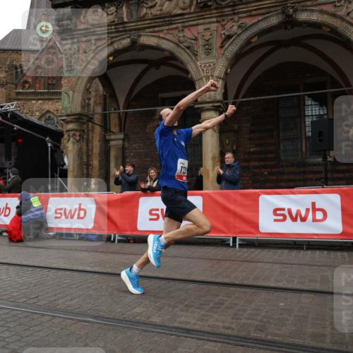 05.10.2025 - 20. swb-Marathon Bremen Yannick Fuchs http://msf.ph/oto/9272043 05.10.2025 12:17:53 Ziel 404, 1739 meine-sportfotos.de