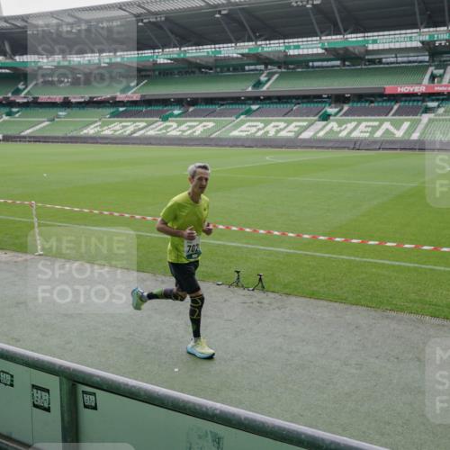 05.10.2025 - 20. swb-Marathon Bremen Michael Burmester http://msf.ph/oto/9272048 05.10.2025 12:45:39 Laufen im Stadion 349, 649, 852, 943, 1055, 1091, 1146, 1307, 1790, 1883, 2545, 2666, 3197, 3218, 3327, 3807, 4571, 4786, 5132, 5588, 6150, 6996, 7028, 7440, 7526, 8747, 8828, 9130, 109, 819, 1631, 2013, 2188, 2666, 2719, 3251, 3342, 4358, 6302, 6633, 8169, 8351 meine-sportfotos.de