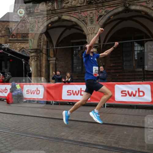 05.10.2025 - 20. swb-Marathon Bremen Yannick Fuchs http://msf.ph/oto/9272057 05.10.2025 12:17:53 Ziel 404, 1739 meine-sportfotos.de