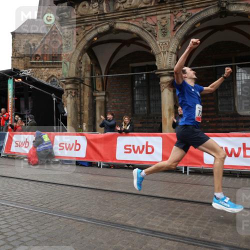 05.10.2025 - 20. swb-Marathon Bremen Yannick Fuchs http://msf.ph/oto/9272060 05.10.2025 12:17:53 Ziel 404, 1739 meine-sportfotos.de