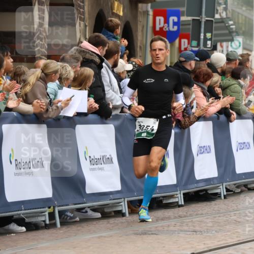 05.10.2025 - 20. swb-Marathon Bremen Strokosch-Dieckow http://msf.ph/oto/9272071 05.10.2025 13:02:45 Ziel 539, 3054, 4274 meine-sportfotos.de