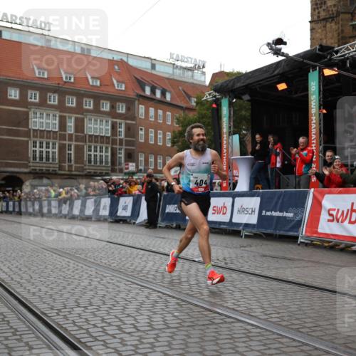 05.10.2025 - 20. swb-Marathon Bremen Yannick Fuchs http://msf.ph/oto/9272072 05.10.2025 12:17:54 Ziel 404, 1739 meine-sportfotos.de