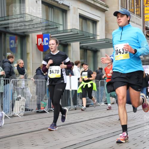05.10.2025 - 20. swb-Marathon Bremen Strokosch-Dieckow http://msf.ph/oto/9272085 05.10.2025 11:09:44 Ziel 7799, 9288, 9410, 9470, 9476, 9554, 9561, 9685, 9760, 9806, 9972, 10082, 10383, 10435, 10448, 10515, 10563, 10596, 10659, 10827, 10860, 10885, 10969, 11204, 11219, 11261, 11381, 11401, 11405, 11486, 11536, 11634, 11748, 7799, 9288, 9410, 9470, 9476, 9554, 9561, 9685, 9760, 9806, 9972, 10082, 10383, 10435, 10448, 10515, 10563, 10596, 10659, 10827, 10860, 10885, 10969, 11204, 11219, 11261, 11381, 11401, 11405 meine-sportfotos.de
