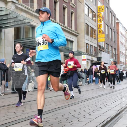 05.10.2025 - 20. swb-Marathon Bremen Strokosch-Dieckow http://msf.ph/oto/9272103 05.10.2025 11:09:45 Ziel 7799, 9288, 9410, 9470, 9476, 9554, 9561, 9685, 9760, 9806, 9972, 10082, 10383, 10435, 10448, 10515, 10563, 10596, 10659, 10827, 10860, 10885, 10969, 11204, 11219, 11261, 11333, 11381, 11401, 11405, 11536, 11634, 11748, 7799, 9288, 9410, 9470, 9476, 9554, 9561, 9685, 9760, 9806, 9972, 10082, 10383, 10435, 10448, 10515, 10563, 10596, 10659, 10827, 10860, 10885, 10969, 11204, 11219, 11261, 11333, 11381, 11401, 11405 meine-sportfotos.de