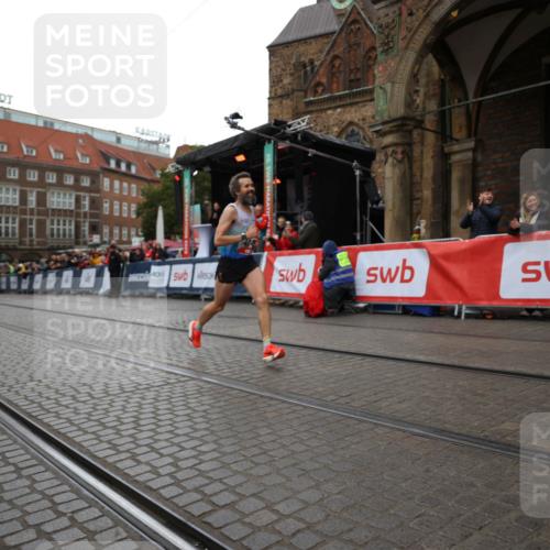 05.10.2025 - 20. swb-Marathon Bremen Yannick Fuchs http://msf.ph/oto/9272108 05.10.2025 12:17:55 Ziel 404, 1739 meine-sportfotos.de