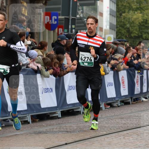 05.10.2025 - 20. swb-Marathon Bremen Strokosch-Dieckow http://msf.ph/oto/9272119 05.10.2025 13:02:46 Ziel 539, 3054, 4274 meine-sportfotos.de