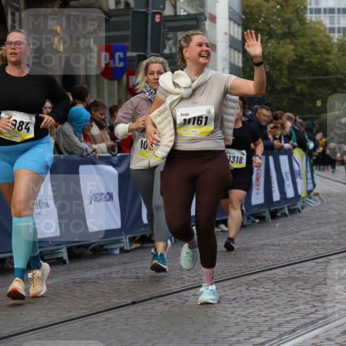 05.10.2025 - 20. swb-Marathon Bremen Strokosch-Dieckow http://msf.ph/oto/9272128 05.10.2025 11:10:49 Ziel 9984, 10399, 10861, 11161, 11318, 11544 meine-sportfotos.de