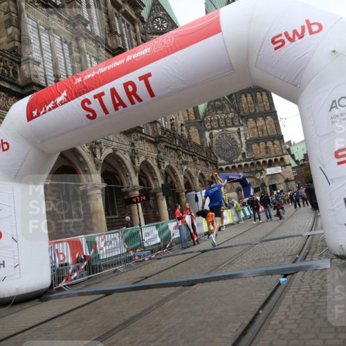 05.10.2025 - 20. swb-Marathon Bremen Yannick Fuchs http://msf.ph/oto/9272140 05.10.2025 12:17:55 Ziel 404, 1739 meine-sportfotos.de