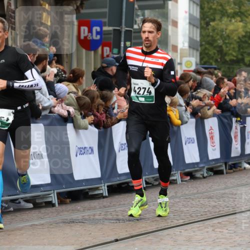 05.10.2025 - 20. swb-Marathon Bremen Strokosch-Dieckow http://msf.ph/oto/9272152 05.10.2025 13:02:46 Ziel 539, 3054, 4274 meine-sportfotos.de