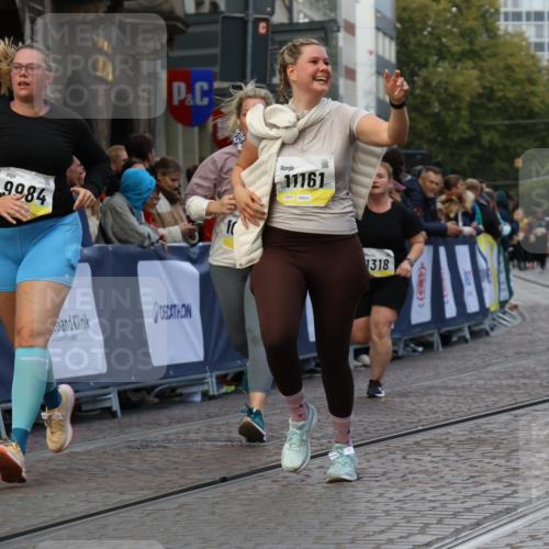 05.10.2025 - 20. swb-Marathon Bremen Strokosch-Dieckow http://msf.ph/oto/9272156 05.10.2025 11:10:49 Ziel 9984, 10399, 10861, 11161, 11318, 11544 meine-sportfotos.de