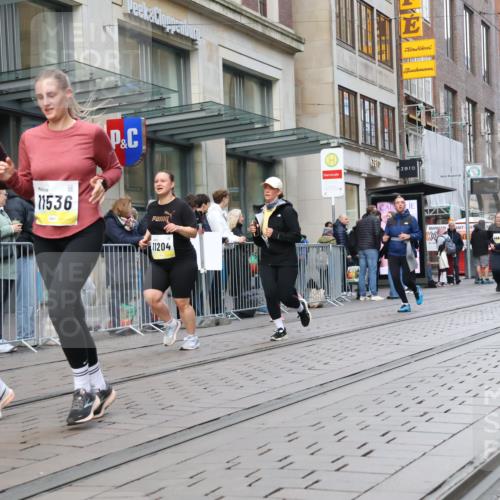 05.10.2025 - 20. swb-Marathon Bremen Strokosch-Dieckow http://msf.ph/oto/9272166 05.10.2025 11:09:48 Ziel 7799, 8533, 9288, 9470, 9476, 9554, 9561, 9734, 9760, 9806, 9972, 10082, 10189, 10383, 10435, 10515, 10563, 10596, 10659, 10885, 10969, 11204, 11261, 11333, 11381, 11401, 11405, 11536, 11634, 11748, 7799, 8533, 9288, 9470, 9476, 9554, 9561, 9734, 9760, 9806, 9972, 10082, 10189, 10383, 10435, 10515, 10563, 10596, 10659, 10885, 10969, 11204, 11261, 11333, 11381, 11401, 11405 meine-sportfotos.de