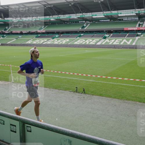05.10.2025 - 20. swb-Marathon Bremen Michael Burmester http://msf.ph/oto/9272170 05.10.2025 12:45:53 Laufen im Stadion 349, 649, 852, 943, 1091, 1146, 1307, 1790, 1883, 2228, 2545, 3197, 3807, 4274, 4786, 5132, 5588, 6150, 7028, 7440, 7526, 8747, 109, 1055, 1631, 2666, 2719, 3218, 3327, 3342, 4571, 6302, 6996, 8828, 9130 meine-sportfotos.de
