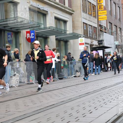 05.10.2025 - 20. swb-Marathon Bremen Strokosch-Dieckow http://msf.ph/oto/9272177 05.10.2025 11:09:49 Ziel 7799, 8533, 9288, 9470, 9476, 9554, 9561, 9734, 9760, 9806, 10082, 10189, 10280, 10383, 10435, 10515, 10563, 10596, 10659, 10885, 10969, 11204, 11261, 11333, 11381, 11401, 11405, 11536, 11634, 11748, 7799, 8533, 9288, 9470, 9476, 9554, 9561, 9734, 9760, 9806, 10082, 10189, 10280, 10383, 10435, 10515, 10563, 10596, 10659, 10885, 10969, 11204, 11261, 11333, 11381, 11401, 11405 meine-sportfotos.de