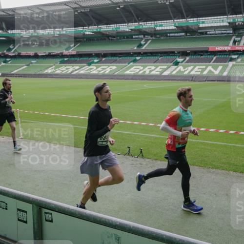 05.10.2025 - 20. swb-Marathon Bremen Michael Burmester http://msf.ph/oto/9272220 05.10.2025 12:46:08 Laufen im Stadion 256, 281, 349, 649, 852, 943, 1091, 1307, 2163, 2228, 2276, 2545, 2585, 3381, 3807, 4274, 4617, 4786, 5132, 5588, 6150, 6849, 7028, 7440, 7526, 7675, 1055, 1146, 1790, 1883, 3197, 3218, 6150, 8747 meine-sportfotos.de