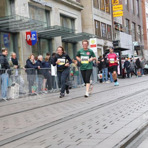 05.10.2025 - 20. swb-Marathon Bremen Strokosch-Dieckow http://msf.ph/oto/9272228 05.10.2025 11:09:53 Ziel 7799, 8533, 9288, 9470, 9476, 9554, 9561, 9734, 9806, 10082, 10189, 10280, 10383, 10563, 10596, 10659, 10969, 11204, 11261, 11333, 11388, 11401, 11536, 11634, 7799, 8533, 9288, 9470, 9476, 9554, 9561, 9734, 9806, 10082, 10189, 10280, 10383, 10563, 10596, 10659, 10969, 11204, 11261, 11333, 11388, 11401 meine-sportfotos.de