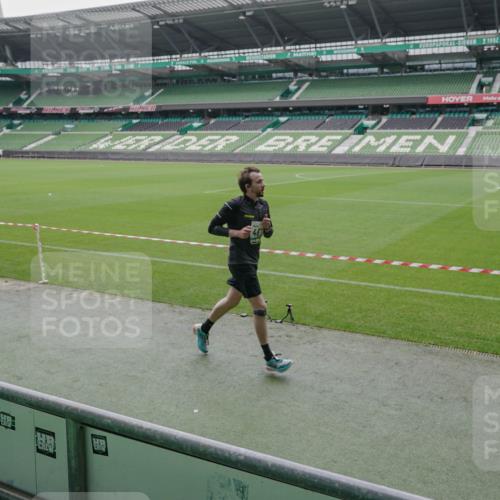 05.10.2025 - 20. swb-Marathon Bremen Michael Burmester http://msf.ph/oto/9272236 05.10.2025 12:46:09 Laufen im Stadion 256, 281, 349, 649, 852, 943, 1091, 1307, 2163, 2228, 2276, 2545, 2585, 3381, 3807, 4274, 4617, 4786, 5132, 5588, 6849, 7028, 7440, 7526, 7675, 1146, 1790, 1883, 3197, 3218, 6150, 8747 meine-sportfotos.de