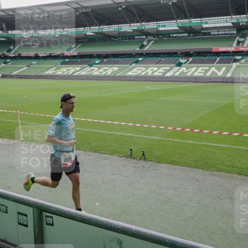 05.10.2025 - 20. swb-Marathon Bremen Michael Burmester http://msf.ph/oto/9272254 05.10.2025 12:46:12 Laufen im Stadion 256, 281, 349, 649, 852, 943, 1091, 1307, 2163, 2228, 2276, 2545, 2585, 3381, 3807, 4274, 4617, 4786, 5132, 5588, 6849, 7028, 7440, 7526, 7675, 1146, 1790, 1883, 3197, 6150, 8747 meine-sportfotos.de