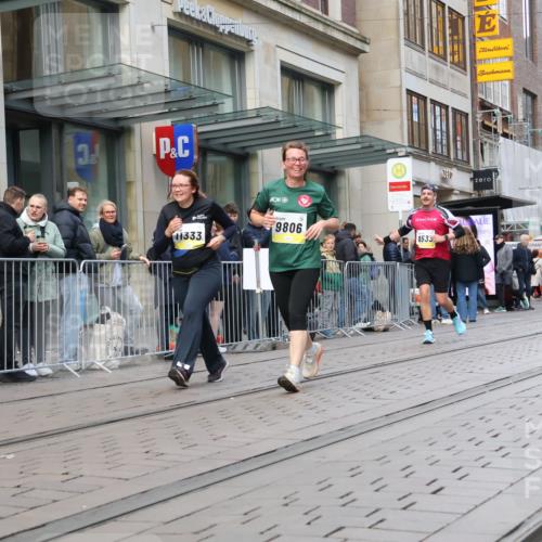 05.10.2025 - 20. swb-Marathon Bremen Strokosch-Dieckow http://msf.ph/oto/9272257 05.10.2025 11:09:54 Ziel 7799, 8225, 8533, 9470, 9476, 9554, 9561, 9734, 9806, 9895, 10082, 10189, 10280, 10288, 10383, 10552, 10563, 10596, 10659, 10969, 11204, 11261, 11333, 11388, 11401, 11536, 11634, 7799, 8225, 8533, 9470, 9476, 9554, 9561, 9734, 9806, 9895, 10082, 10189, 10280, 10288, 10383, 10552, 10563, 10596, 10659, 10969, 11204, 11261, 11333, 11388, 11401 meine-sportfotos.de