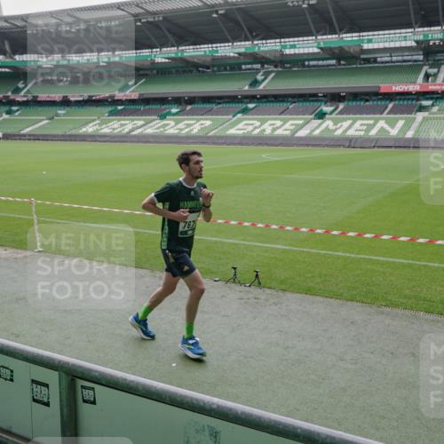 05.10.2025 - 20. swb-Marathon Bremen Michael Burmester http://msf.ph/oto/9272272 05.10.2025 12:46:13 Laufen im Stadion 256, 281, 349, 649, 852, 943, 1091, 1307, 2163, 2228, 2276, 2545, 2585, 3054, 3381, 3807, 4274, 4617, 4786, 5132, 5588, 6849, 7028, 7440, 7526, 7675, 1146, 1790, 1883, 3197, 6150, 7440, 8747 meine-sportfotos.de