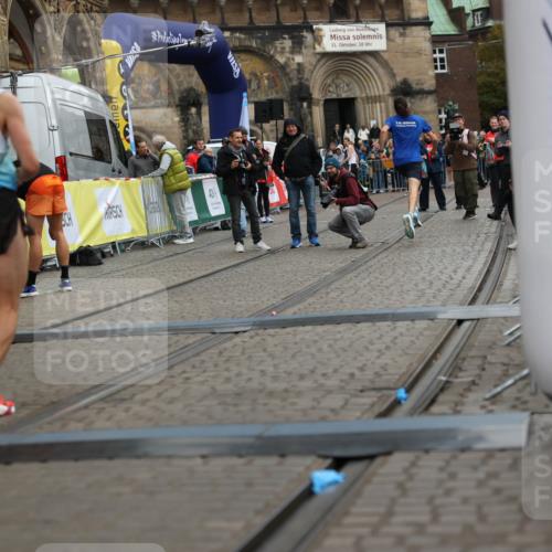05.10.2025 - 20. swb-Marathon Bremen Yannick Fuchs http://msf.ph/oto/9272285 05.10.2025 12:17:57 Ziel 404, 1739 meine-sportfotos.de