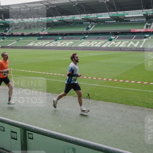 05.10.2025 - 20. swb-Marathon Bremen Michael Burmester http://msf.ph/oto/9272291 05.10.2025 12:46:14 Laufen im Stadion 256, 281, 349, 649, 852, 891, 943, 1091, 1307, 2163, 2228, 2276, 2545, 2585, 3054, 3381, 3807, 4274, 4617, 4786, 5132, 5588, 6849, 7028, 7526, 7675, 1146, 1790, 1883, 3197, 6150, 7440, 8747 meine-sportfotos.de