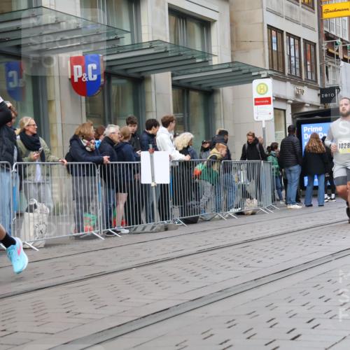 05.10.2025 - 20. swb-Marathon Bremen Strokosch-Dieckow http://msf.ph/oto/9272295 05.10.2025 11:09:57 Ziel 7799, 8225, 8533, 9470, 9476, 9554, 9734, 9806, 9895, 10082, 10189, 10280, 10288, 10383, 10552, 10563, 10596, 10969, 11204, 11261, 11333, 11388, 11401, 11536, 7799, 8225, 8533, 9470, 9476, 9554, 9734, 9806, 9895, 10082, 10189, 10280, 10288, 10383, 10552, 10563, 10596, 10969, 11204, 11261, 11333, 11388, 11401 meine-sportfotos.de