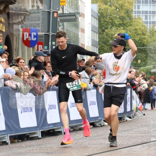 05.10.2025 - 20. swb-Marathon Bremen Strokosch-Dieckow http://msf.ph/oto/9272297 05.10.2025 13:02:55 Ziel 288, 2585, 3197, 3381 meine-sportfotos.de