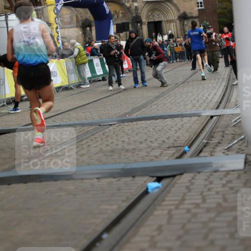 05.10.2025 - 20. swb-Marathon Bremen Yannick Fuchs http://msf.ph/oto/9272309 05.10.2025 12:17:58 Ziel 404, 1739 meine-sportfotos.de