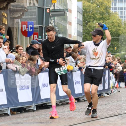 05.10.2025 - 20. swb-Marathon Bremen Strokosch-Dieckow http://msf.ph/oto/9272322 05.10.2025 13:02:55 Ziel 288, 2585, 3197, 3381 meine-sportfotos.de