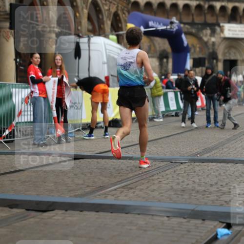 05.10.2025 - 20. swb-Marathon Bremen Yannick Fuchs http://msf.ph/oto/9272337 05.10.2025 12:17:58 Ziel 404, 1739 meine-sportfotos.de
