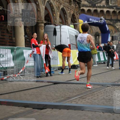 05.10.2025 - 20. swb-Marathon Bremen Yannick Fuchs http://msf.ph/oto/9272341 05.10.2025 12:17:58 Ziel 404, 1739 meine-sportfotos.de