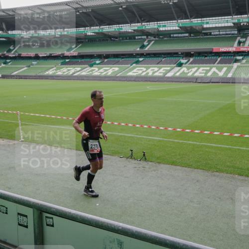 05.10.2025 - 20. swb-Marathon Bremen Michael Burmester http://msf.ph/oto/9272349 05.10.2025 12:46:23 Laufen im Stadion 256, 281, 349, 649, 852, 891, 943, 1091, 1246, 1307, 2163, 2228, 2276, 2545, 2585, 3054, 3084, 3381, 3807, 4274, 4617, 4758, 5588, 6849, 7028, 7526, 7675, 1146, 1883, 3197, 4786, 5132, 5588, 6150, 7440 meine-sportfotos.de